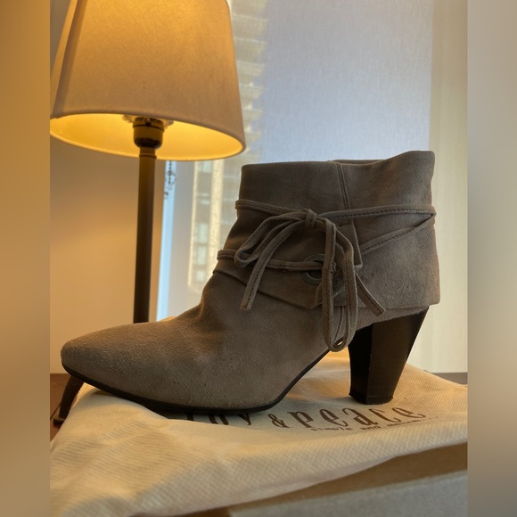 Women’s leather boots. Size 6 - Picture 3 of 3